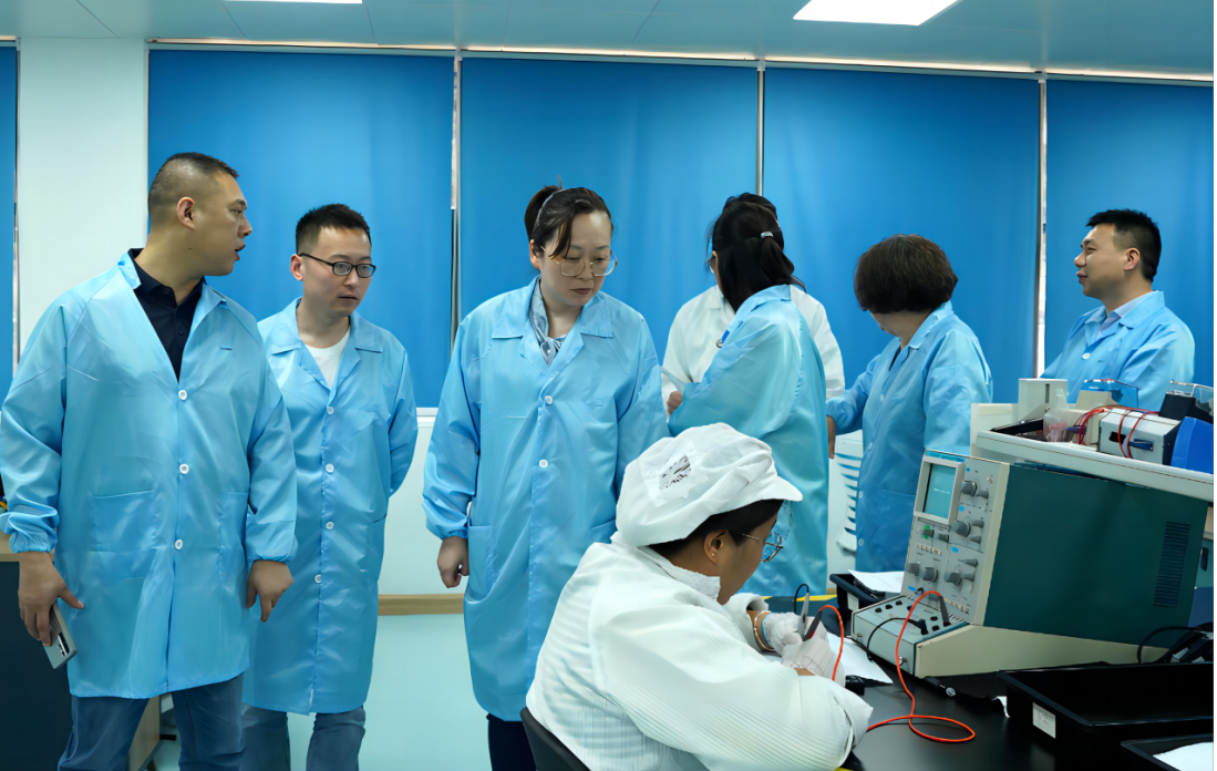 湖北省市场监督管理局、湖北省计量测试技术研究院领导一行到访创芯检测实验室交流合作 湖北省市场监督管理局、湖北省计量测试技术研究院领导一行到访创芯检测实验室交流合作